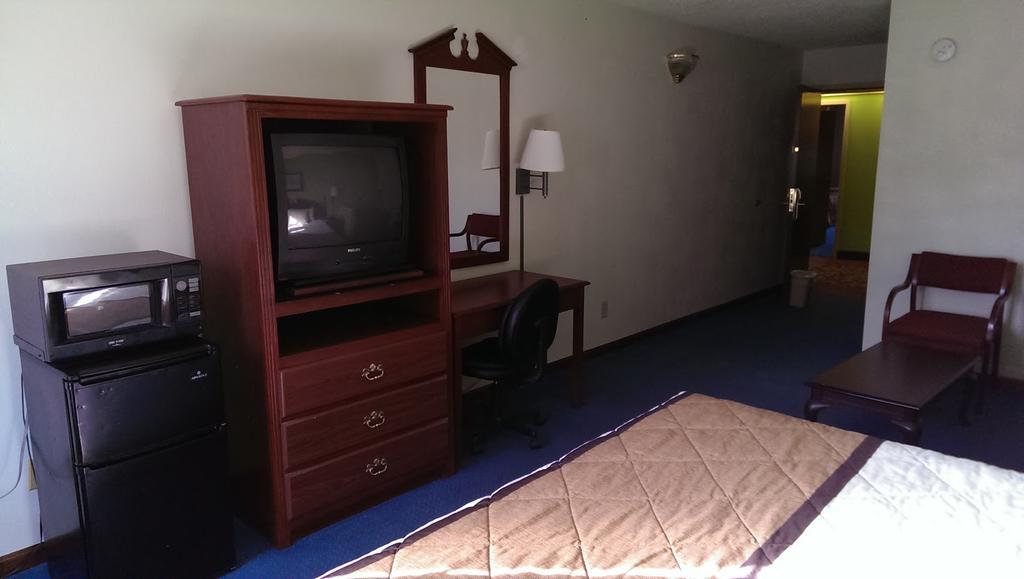 Magnuson Hotel Лоренсвилл Экстерьер фото