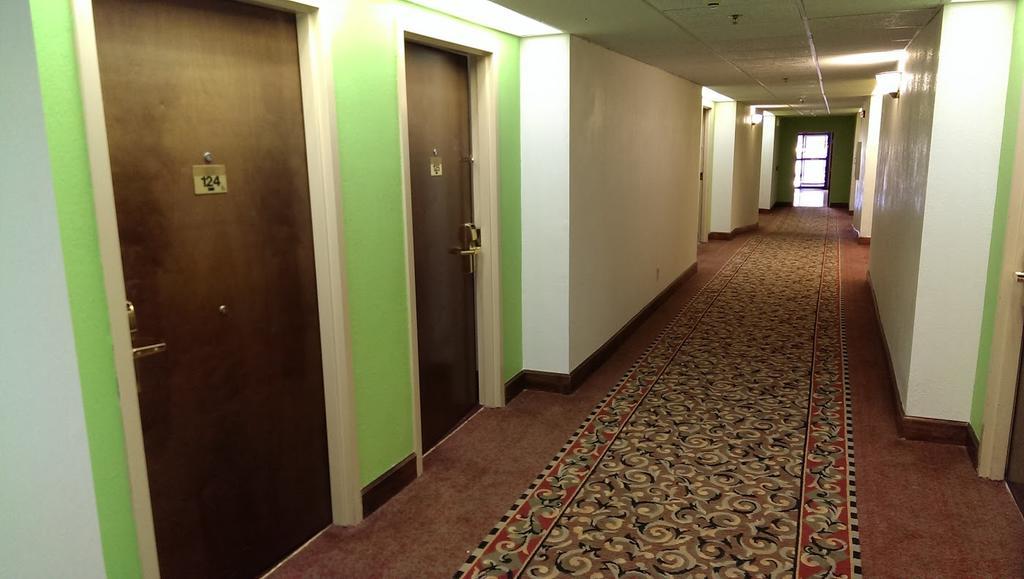 Magnuson Hotel Лоренсвилл Экстерьер фото